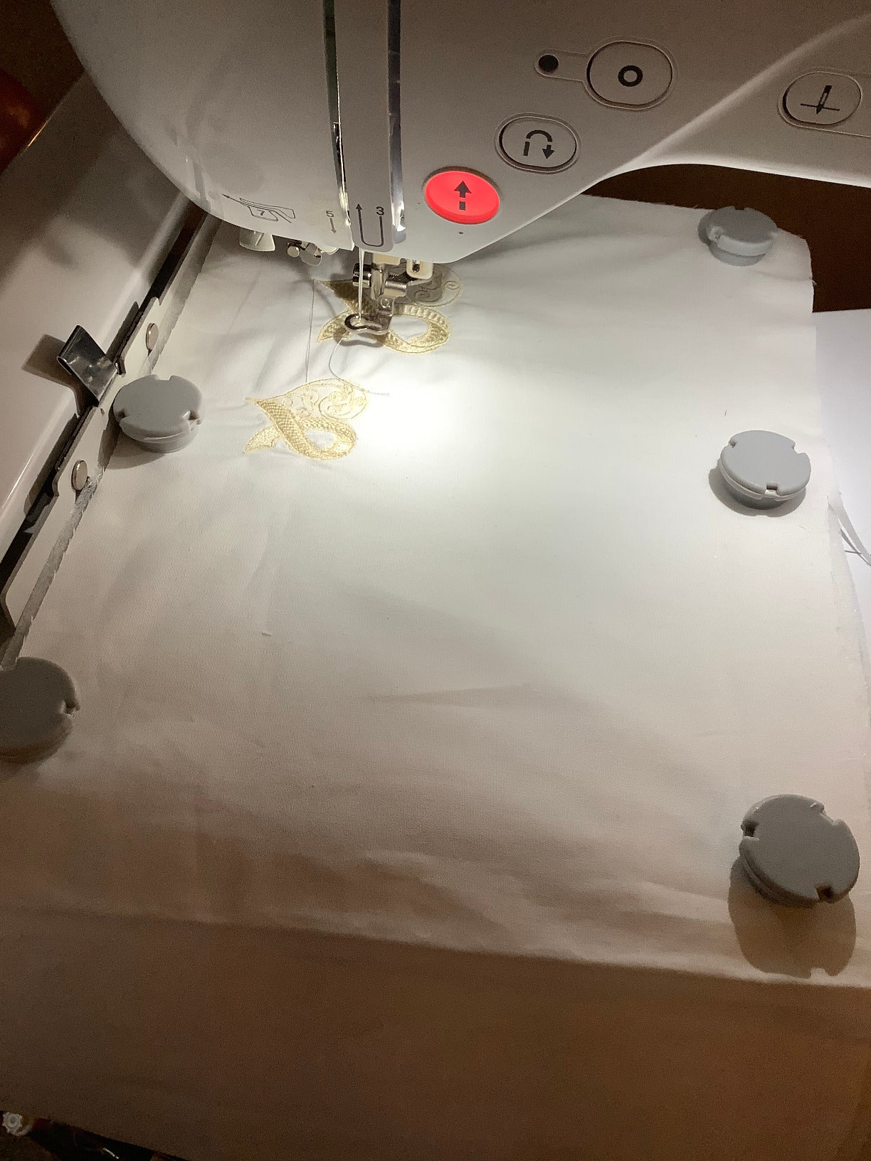 what is embroidery applique